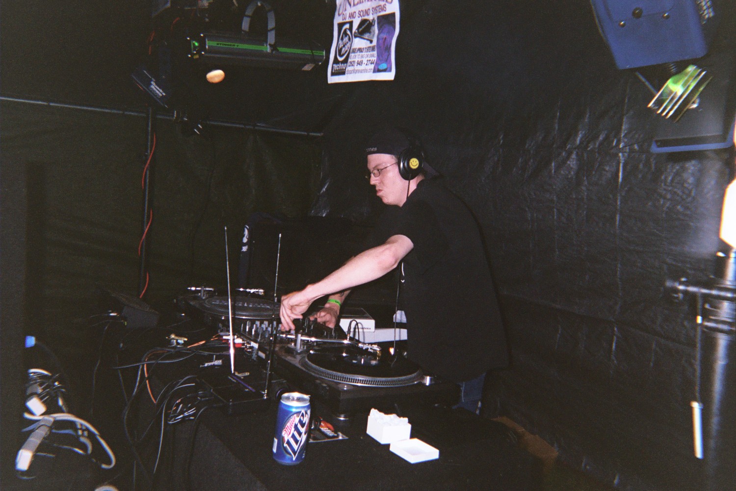 003_22a.jpg